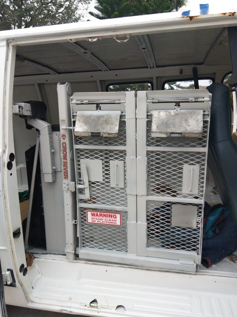 CROW RIVER WHEEL Chair Lift MAKE ME AN OFFER Original Crow River all electric wheelchair Van