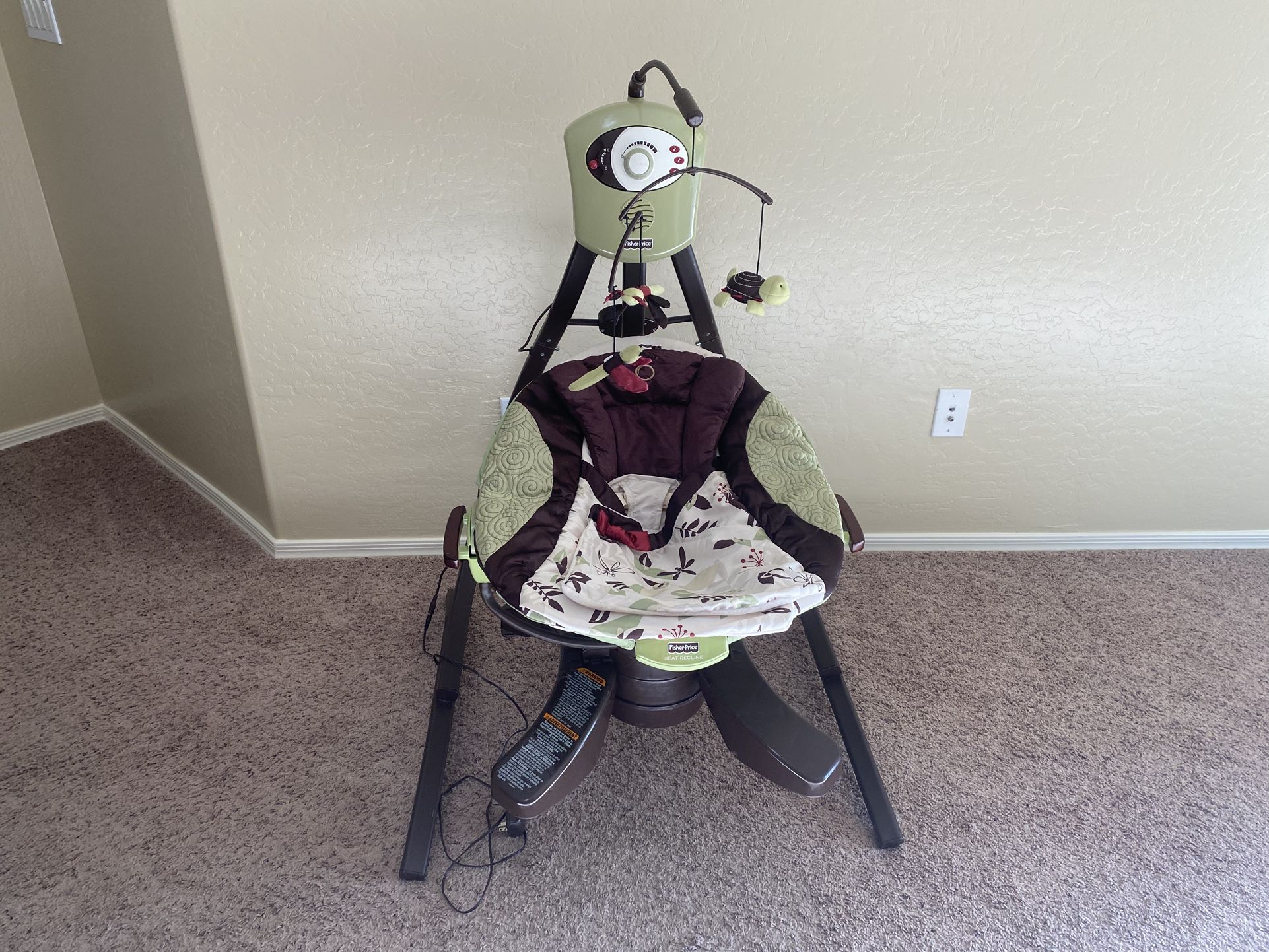 Fisher-Price Folding Baby Swing With Removable Seat Batteries Or Plug In