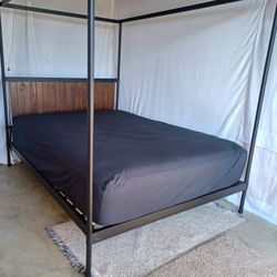 Queen Bed Frame.  Base Tamaño Matrimonial 