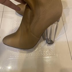 New Stylish Boots Size 8