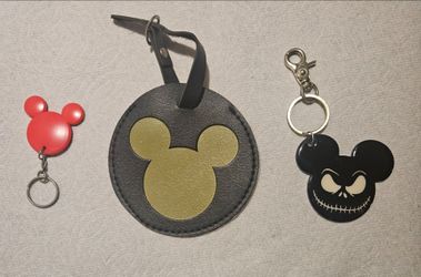 LOT OF 3  DISNEY MICKEY MOUSE  (2)KEYCHAIN CLIPS & LUGAGE TAG  PRE-OWNED
