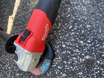LIKE NEW!!! Milwaukee Angle Grinder 4-1/2” with Diablo Steel Demon cutoff blade