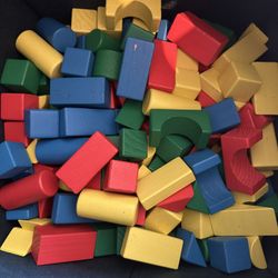 Wooden Building Block Set - About 200 Blocks in 4 Colors & 9 Shapes