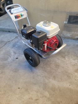 Pressure pro pressure washer E series 2700 Psi 3 gpm like new hose and gun included