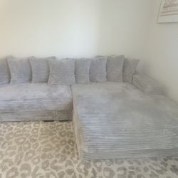Like New Beautiful Extra Soft Grey Sectional Sofa