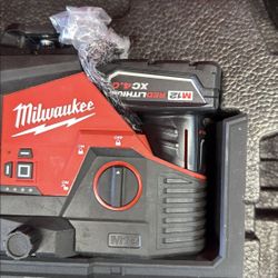  Milwaukee M12 3 Line Laser  