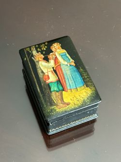 Vintage  PALEKH Russia Hand Painted Lacquer Box 