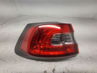 Jeep Grand Cherokee passenger side taillight
