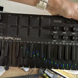 Akai MPK Mini MK3 Keyboard And Mic 