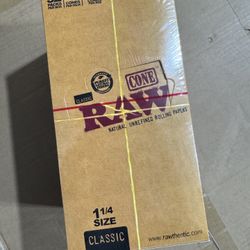 New Box Of Raw Classic Cones 1 1/4 (32 Per Box)
