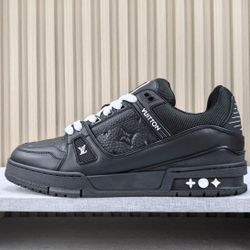 Louis Vuitton Men’s Sneaker With Box New
