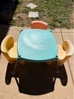 Kids table and chairs
