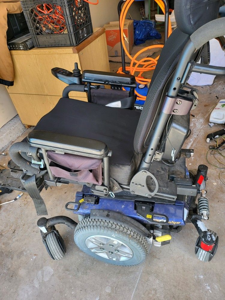 Pridemobility Electric Wheelchair Q6 Quantum 