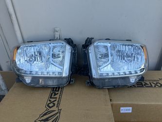 2014-2022  OEM Toyota tundra - headlights pair - halogen