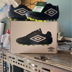 Kids Soccer Cleats Umbro Finale - New - Size 12