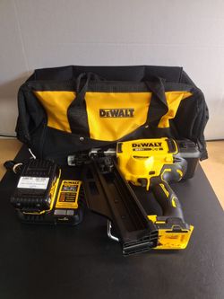 DEWALT 20V NAILER/STAPLER WITH BATTERY & CHARGER