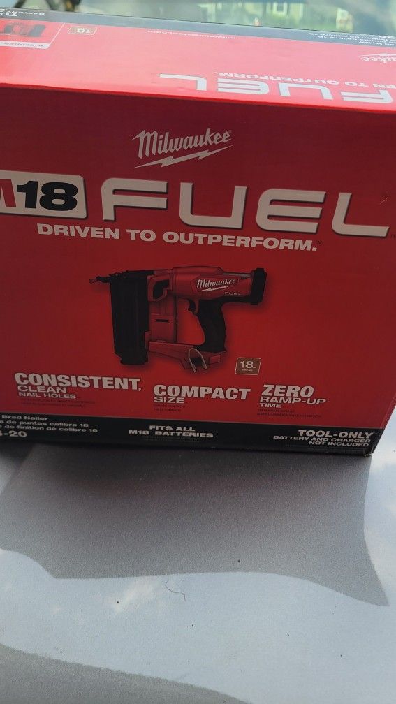 Milwaukee M18 18 Gauge Brad Nailer New
