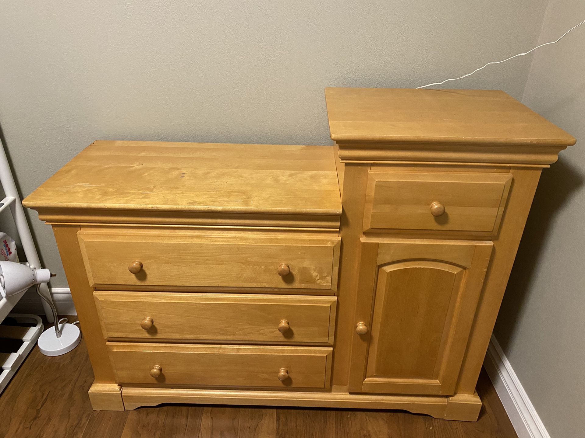 Baby changing table/drawers