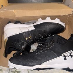 6y Under Armor baseball shoes