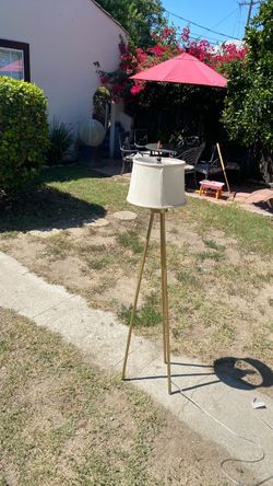 Gold Tripod Floor Lamp works great beautiful style very clean with off white color Shade