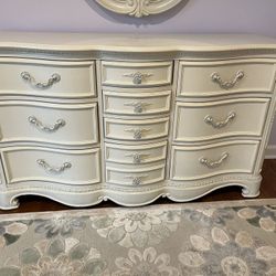 Bedroom Furniture Set