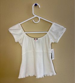 Beverly & Beck Women’s White Crop Top with Pink Rose Detail — XXS