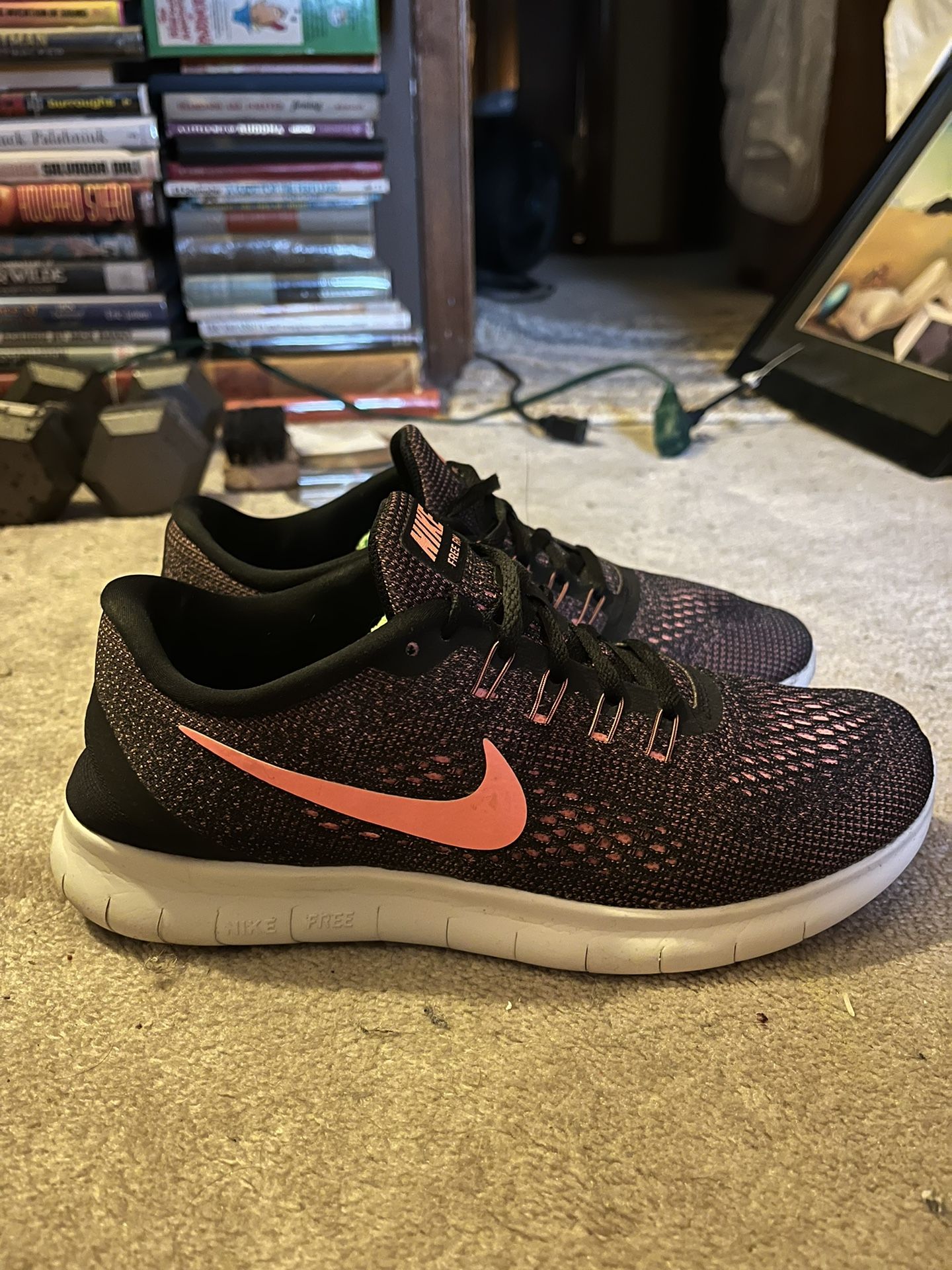 Nike Women’s Free Run! One Of Nikes Lightest And Most Comfortable Shoes! Women’s Size 6.