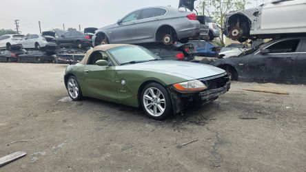 2003 BMW Z4  PARTING OUT PARTS FOR SALE PARTES
