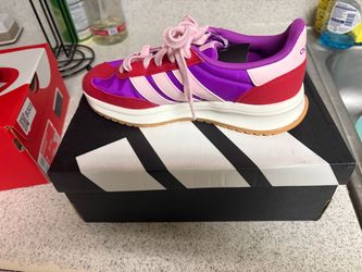 Adidas kid shoe size 3.5