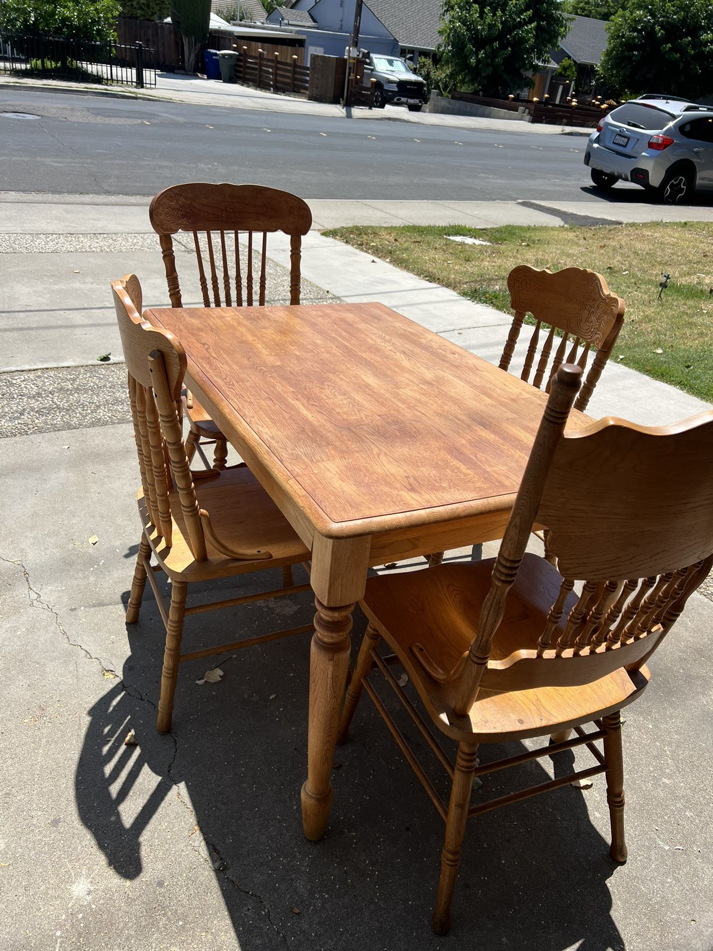 Dining Table & 4 Chairs