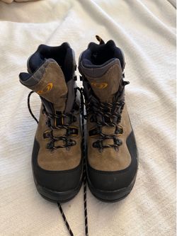 Salomon Hiking Boots-practically new