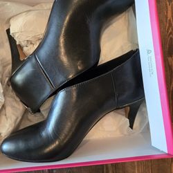 Vince Cumuto Women's 