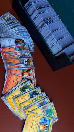 Pokémon TCG Bulk Cards (850+) lot + Case & Dividers