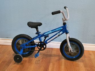 12.5" Schwinn Paw patrol"Chase is on the Case" kids bike with training wheels
