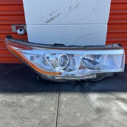 2014 -2015 -2016 TOYOTA HIGHLANDER RIGHT SIDE HEADLIGHT HALOGEN Oem 