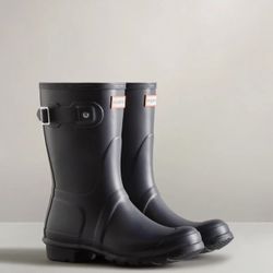 Hunter Womens Original Short color: Navy  Size: 10 Retail: $150.00