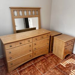 BEDROOM FURNITURE - (1) NIGHTSTAND, MIRROR, DRESSER