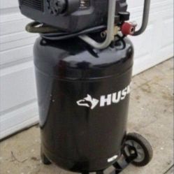 HUSKY 20 Gallon Compressor  Like New
