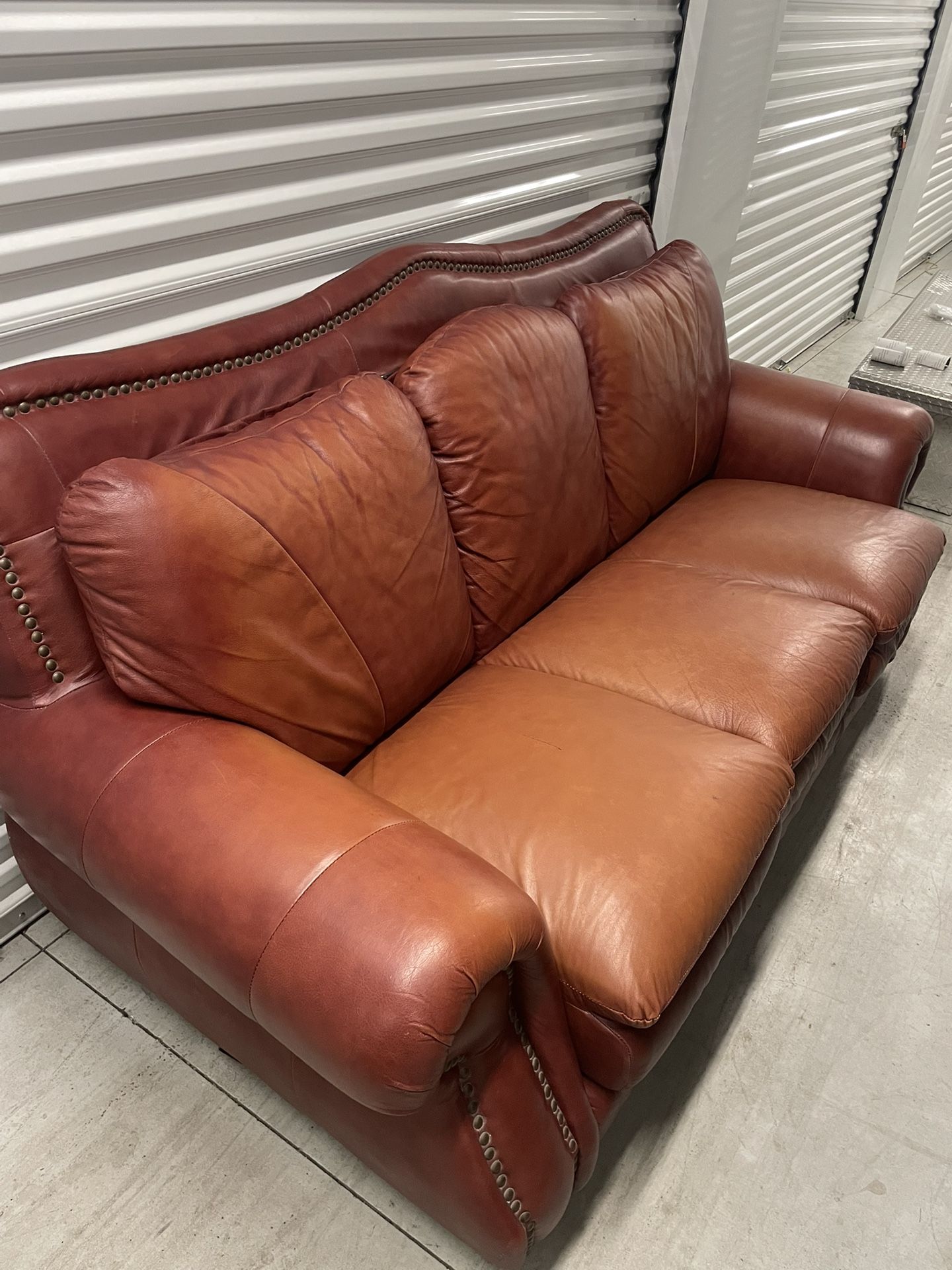 ### 🚀 **Sofa Dream Alert! Score This Luxe Leather Beauty for Just $299.99!** 🚀