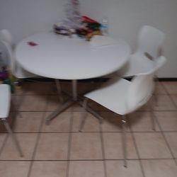 Round White Allemuir Table With Chairs