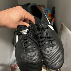 Nike soccer Clean Brand New Timpo 