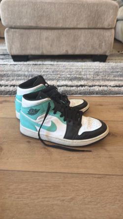 Nike Air Jordan 1 Mid Tropical Twist Size 9.5 Men’s