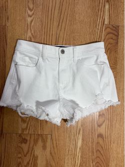white hollister women’s shorts