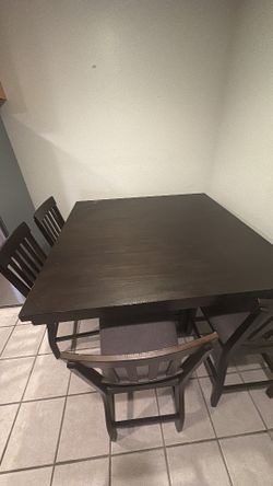 Kitchen Table & 4 Chairs 