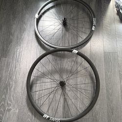 DT Swiss A1800 Spline 30 Wheelset – Excellent Condition