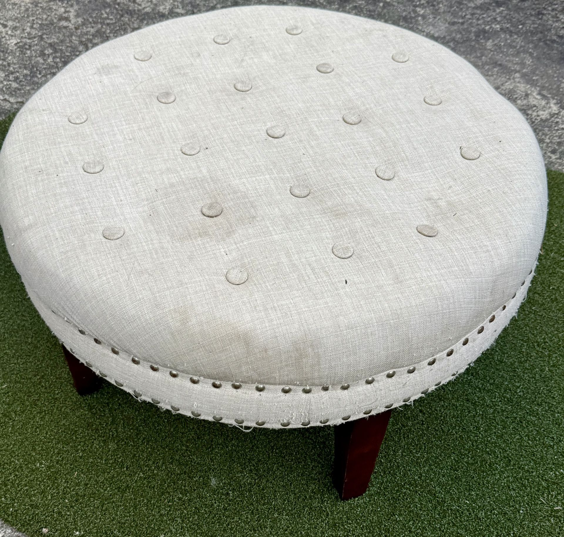 **FREE*** Ottoman
