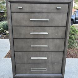 Gray Modern Dresser Chest of Drawers Vanity Furniture Good Condition 