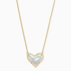 Brand New Kendra Scott Ari Heart Gold Pendant Necklace (still sealed in box !)