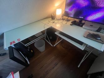 Corner desk