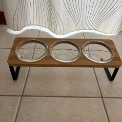 Elevated tilted cat food bowl 3 clear bowls like new
